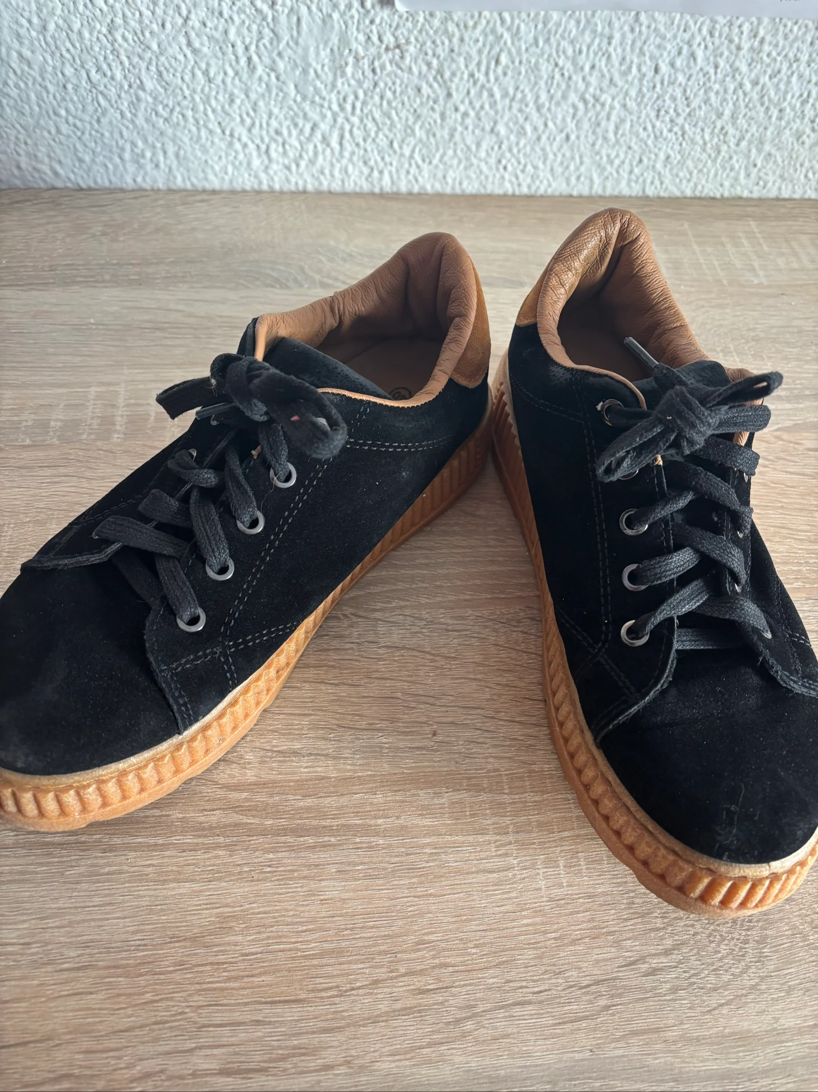 Black sneakers – photo 2